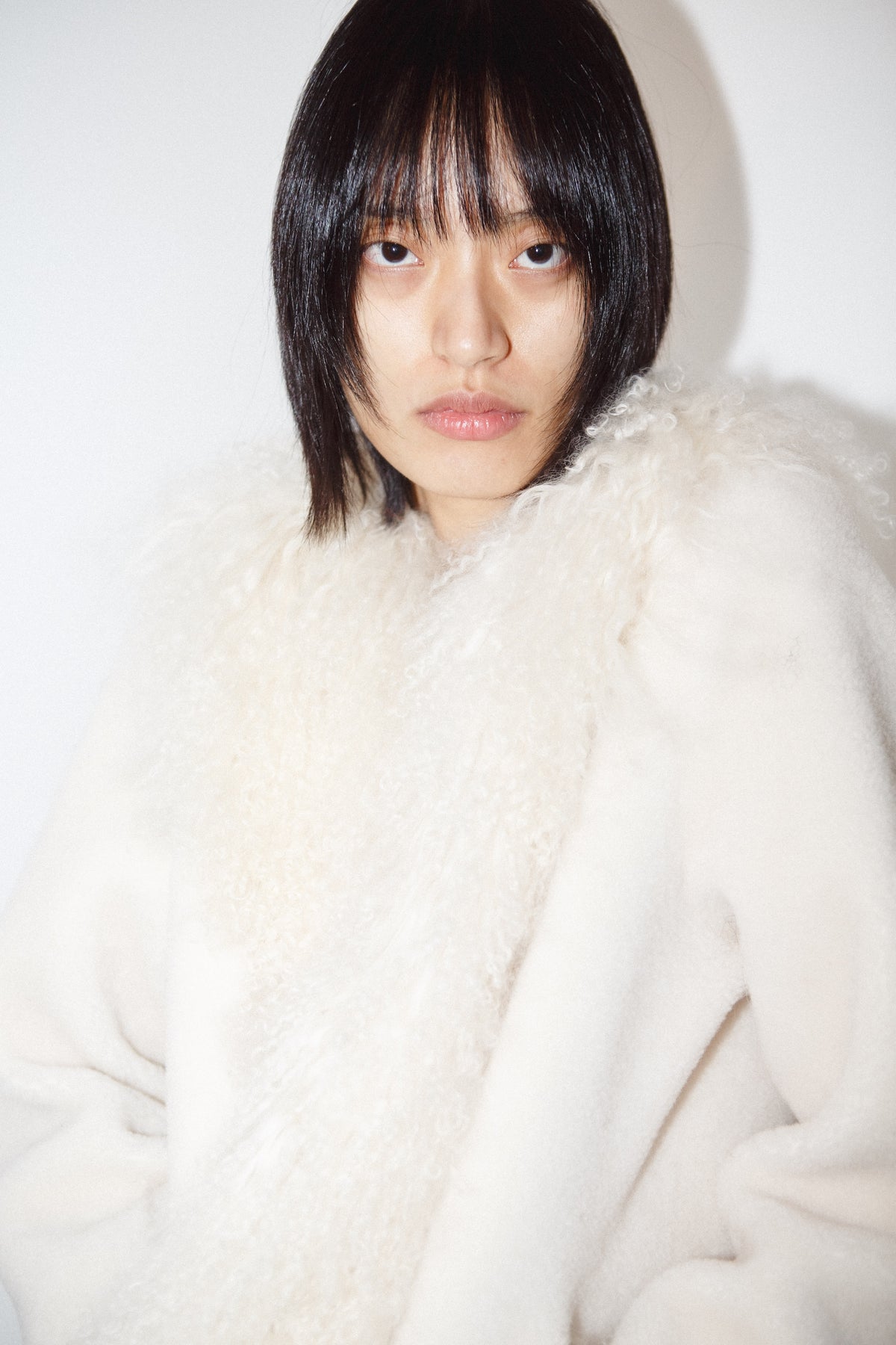 ppeached_jagger_coat_mongolian_lamb_fur_long_coat_cream_white_editorial_5