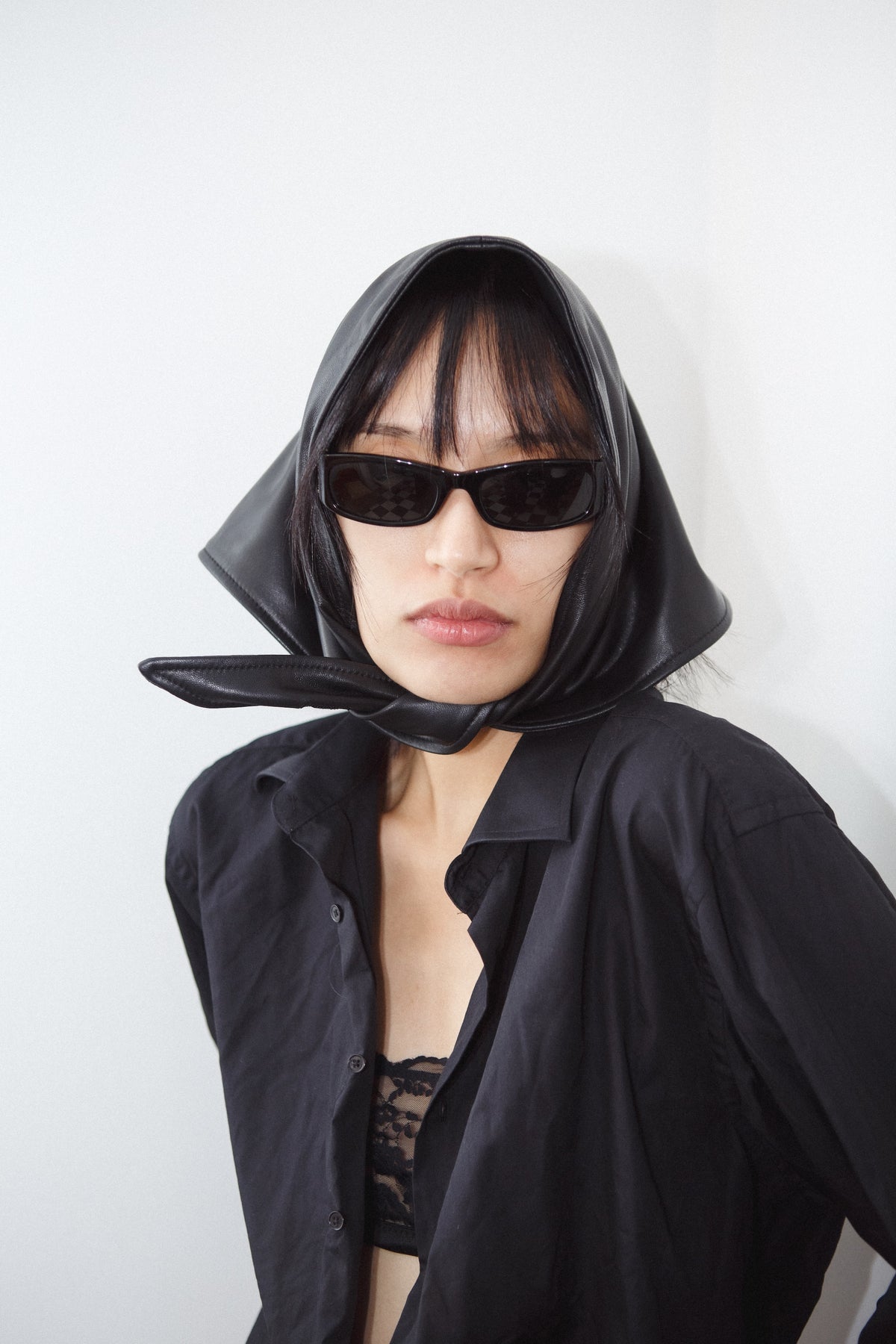 ppeached_suze_scarf_leather_triangle_black_editorial_1