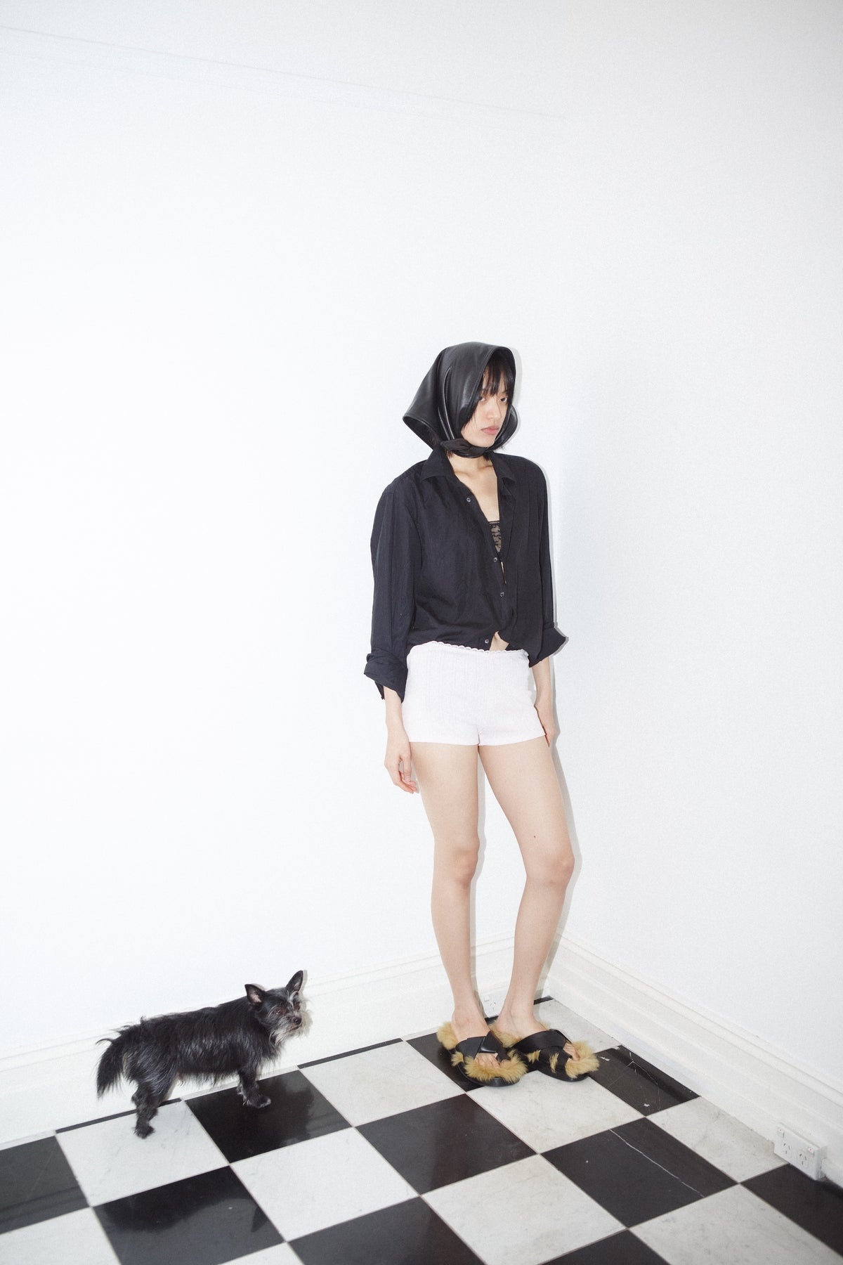 ppeached_suze_scarf_leather_triangle_black_editorial_2
