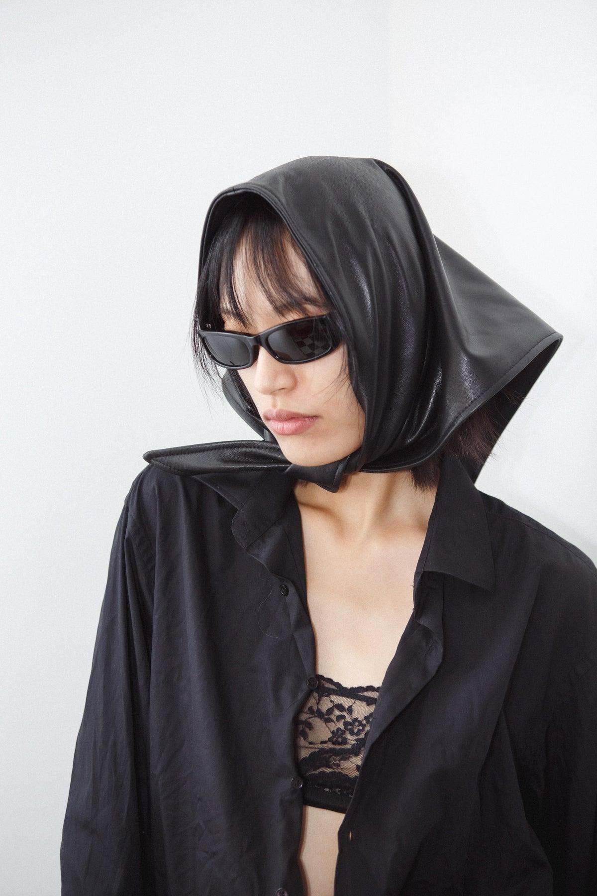 ppeached_suze_scarf_leather_triangle_black_editorial_3